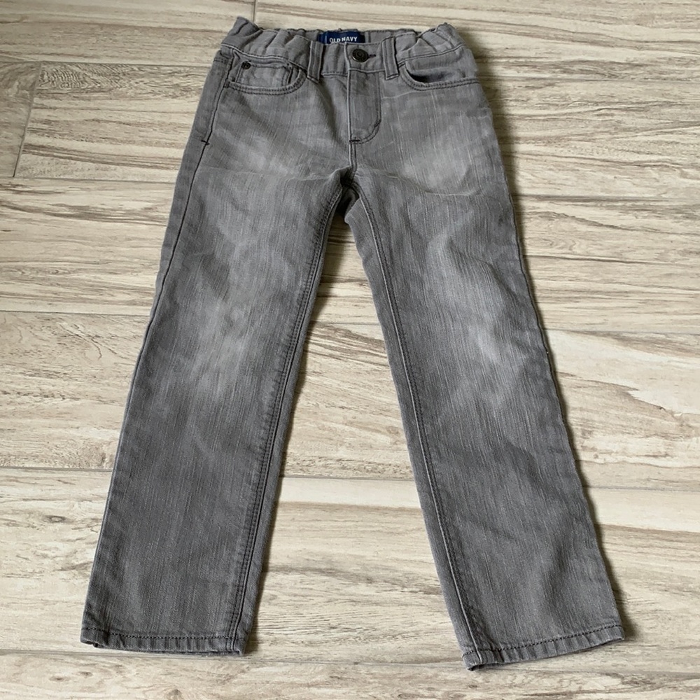 • Old Navy gray distressed jeans, 5T •